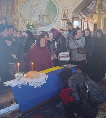 Нововолинська громада провела у останню земну дорогу Героя Сергія Марчука 
