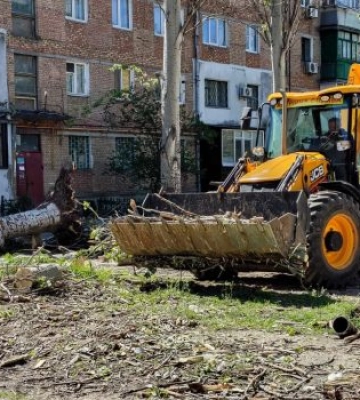 У Миколаєві триває ліквідація наслідків негоди