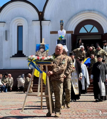 Нововолинська громада провела в останню дорогу Героя Сергія Марчука