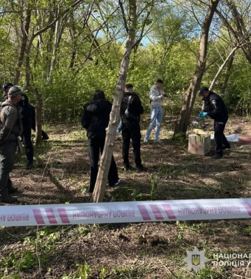 У Львові в сумці посеред парку виявили тіло немовляти
