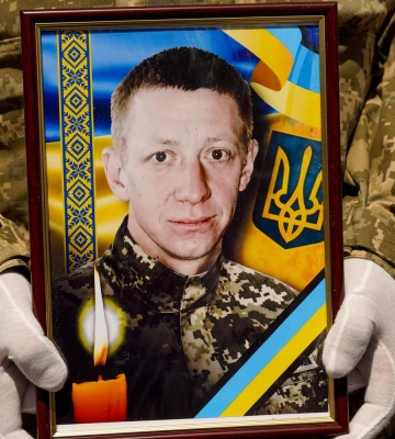 Ужгород сьогодні попрощався зі ще одним захисником – 40-річним солдатом Артуром Каташинським