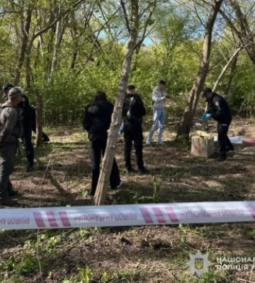 Жахлива знахідка: у парку знайшли сумку з тілом немовляти