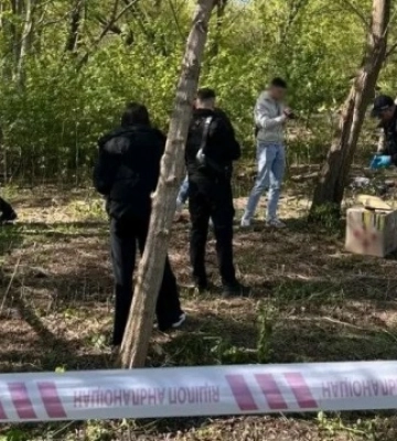 У Львові знайшли у парку сумку з тілом немовляти
