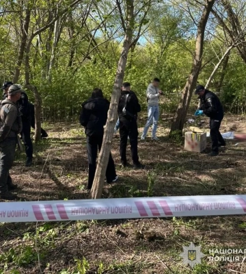 У Львові в сумці посеред парку виявили тіло немовляти