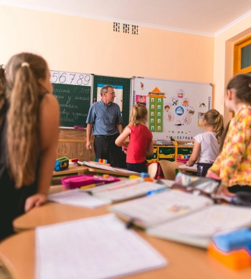 В Киеве уволили учителя, который общался на русском языке на уроке: на него составили протокол