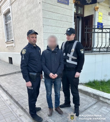 Знайшли чоловіка, який у Жовкві познущався над скульптурою Матері Божої