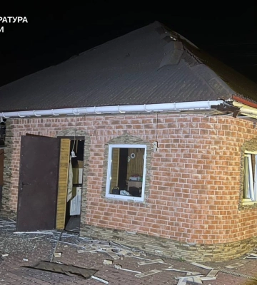 Шесть людей пострадали от обстрелов пригорода – прокуратура