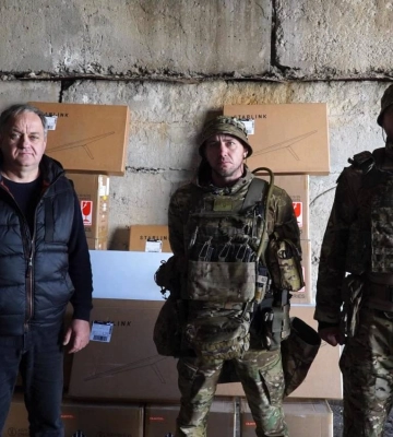 Зв'язок для військових: від громади Миколаєва бійцям передали необхідне обладнання
