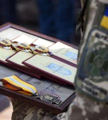 На Волині дружині загиблого воїна Сергія Ткачука вручили «Комбатантський хрест» 