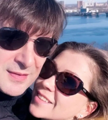Светский лев. Александр Шовковский с женой сходили на премьеру сиквела культового фильма