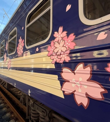 "Укрзалізниця" запустила поїзд "Сакура": для пасажирів - японське меню та настільні ігри