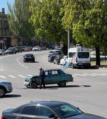 «Второй машины нигде нет»: в центре оккупированного Мелитополя произошло странное ДТП 