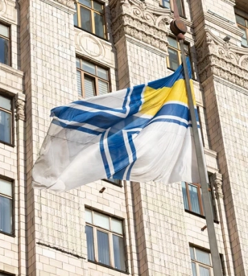 На флагштоку КМДА замайорів прапор Військово-морських сил ЗСУ: що це означає