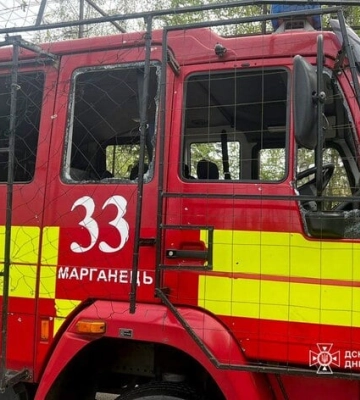 Рашисти тричі вдарили дронами по пожежно-рятувальному автомобілю на Дніпропетровщині