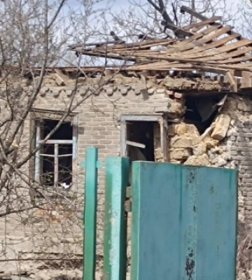 Росіяни вдарили по селу на Харківщині, троє поранених