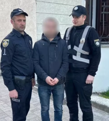 Знайшли чоловіка, який у Жовкві познущався над скульптурою Матері Божої