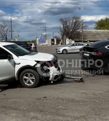 У Дніпрі на Набережній Січеславській сталися дві ДТП: подробиці з місця події