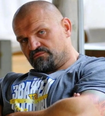 Вирастюк показал новые фото возлюбленной, которая младше его на 11 лет