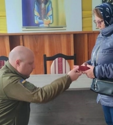 На Волині матері загиблого захисника вручили його посмертну нагороду 