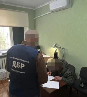 На Хмельниччині військовому повідомили про підозру у катуванні жінки
