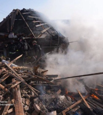 На Запоріжжі ворожий дрон атакував приватне подвір'я, двоє людей поранені