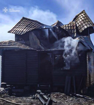 Обійшлось без постраждалих: у Пустомитах згорів житловий будинок
