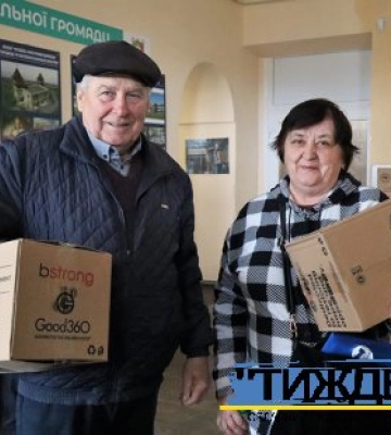 У Тростянці благодійники GEM роздавали людям з інвалідністю продуктові набори