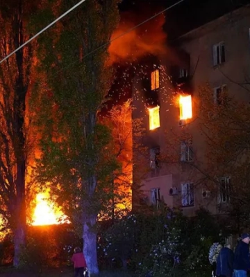 Пожары в домах и значительные разрушения: спасатели показали последствия массированной атаки РФ на Одессу — фото
