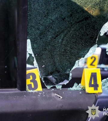 На Рівненщині поліцейські розшукують чоловіка, який відкрив вогонь по групі оповіщення військових та правоохоронця