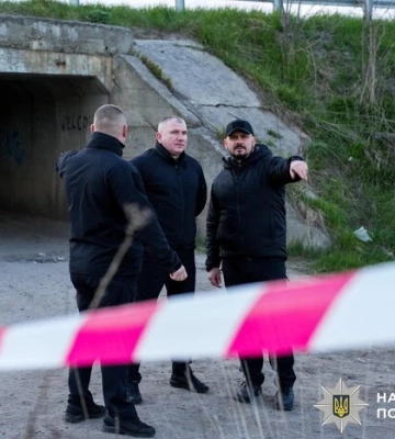 На Рівненщині чоловік відкрив вогонь по військових та поліції: є поранені