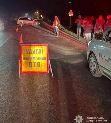 На Львівщині внаслідок ДТП за участі легковика та мотоцикла постраждали двоє підлітків. ФОТО