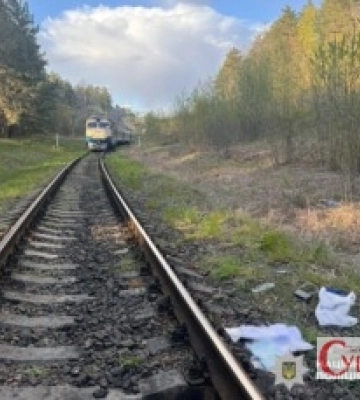 Поблизу станції «Пряжів» потяг травмував 21-річну дівчину. Фото