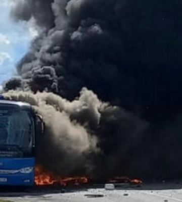 Росіяни обстріляли вакцинальний автобус з медпрацівниками у передмісті Дніпра