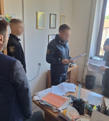 В Ужгороді викрили ймовірну схему махінацій із землею: обшуки в міськраді