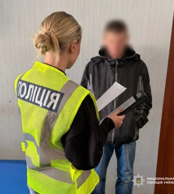 Лаявся та погрожував матері: у Харкові чоловіку повідомили про підозру