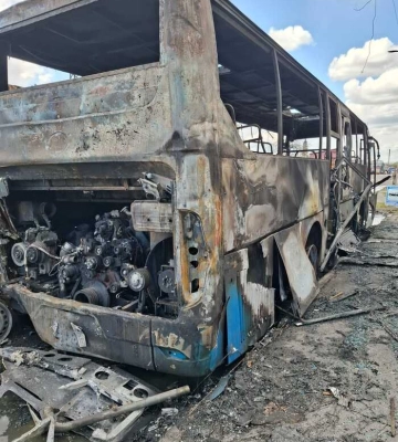 Вакцинальний автобус з медпрацівниками потрапив під обстріл у передмісті Дніпра