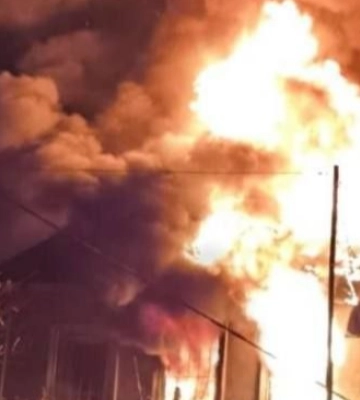 В Николаеве дрон попал в частный дом, вспыхнул пожар