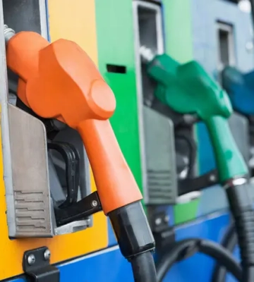 В оккупированном Крыму приостановили продажу топлива на АЗС: топливо отпускают только государственным службам