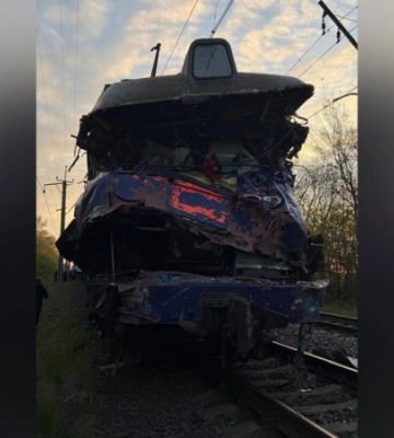 На Львівщині зіткнулись автокран та поїзд: загинув машиніст
