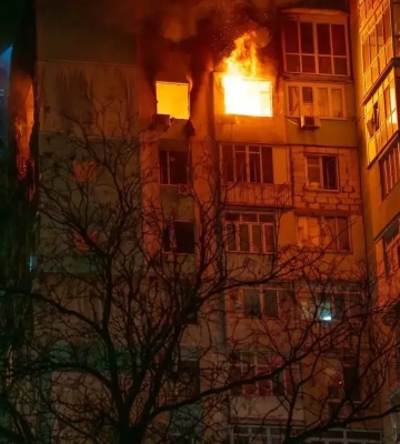 Поезд Киев – Ужгород сошел с рельсов после столкновения с автокраном: есть погибший и травмированные