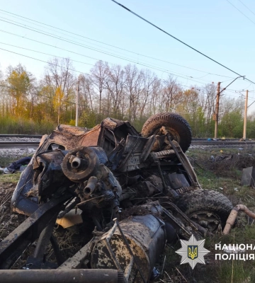 ДТП на залізничному переїзді: на Львівщині внаслідок зіткнення автокрана та поїзда загинув машиніст