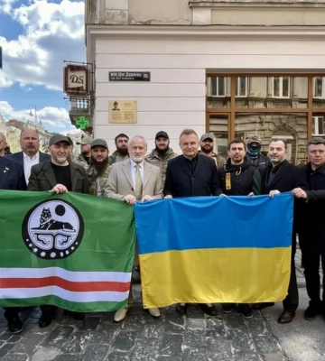 У Львові затримали юнаків, які викрали меморіальну таблицю Дудаєву