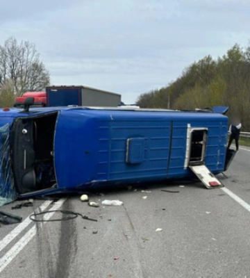 Позашляховик врізався в рейсовий автобус біля Вороновиці. Є постраждалі