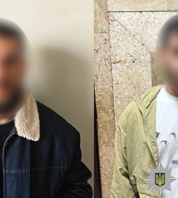 У Києві затримані шестеро чоловіків, які побили двох юнаків та пошкодили їх автомобіль