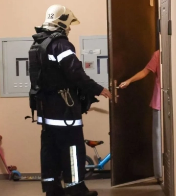 В Харькове российский дрон ночью влетел в квартиру многоэтажки, но не сдетонировал — фото