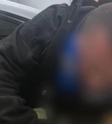 Рятувальники деблокували чоловіка з понівеченого внаслідок ДТП авто
