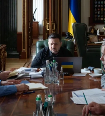 Зеленский провел телефонный разговор с премьером Словакии Фицо и пригласил его в Киев