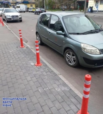 За тиждень у Рівному винесли 900 постанов за порушення паркування (ФОТО)