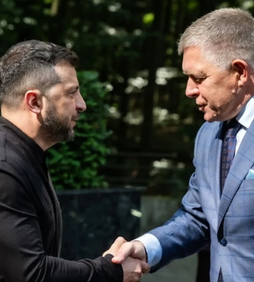 Зеленский пригласил Фицо с визитом в Киев