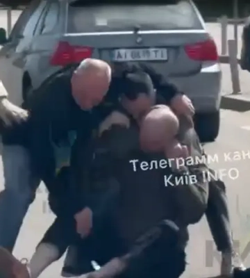 Конфлікт між водіями: у Києві сталася стрілянина